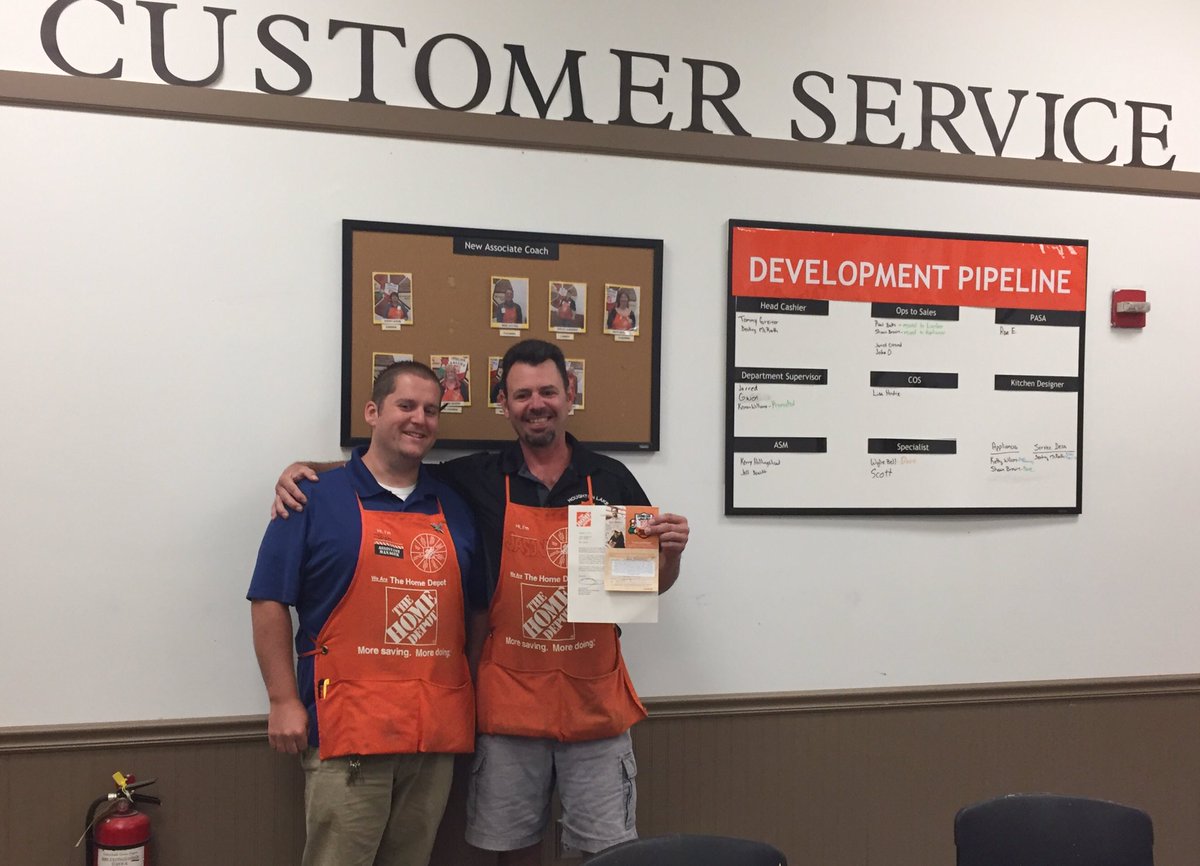 CRabdeau's tweet photo. #mwaug2017 Jason D30 receives regional award for lead to sale from SASM Josh. Great job! https://t.co/f6jFI0Nln3