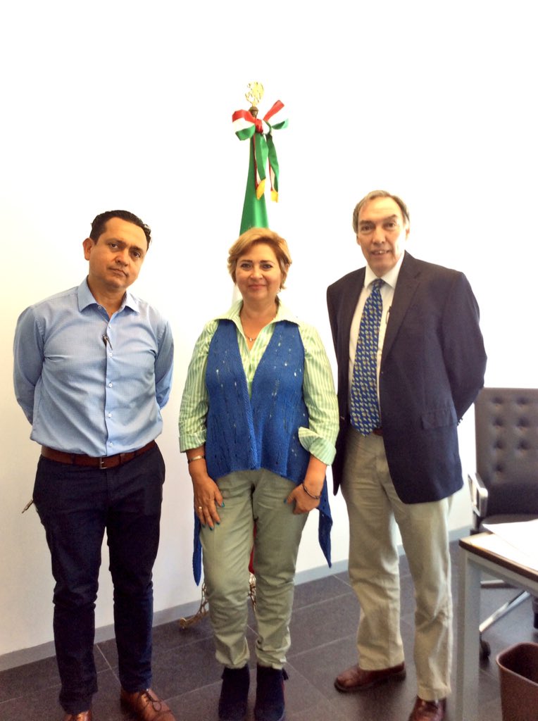 YolandaRoOt's tweet photo. En reunión de trabajo con Alejandro Angulo y Daniel Peyret tratando temas acerca de la #Polinización #AmaTuMundo #MujerDePalabra https://t.co/3oqZpk5KpQ