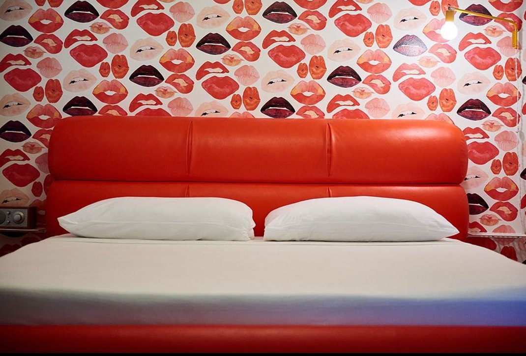 Stay in a King, Deluxe, or Suite room mid-week (Sunday-Thursday) in August and get our special summer rate: bit.ly/2uW8Wdh #austin