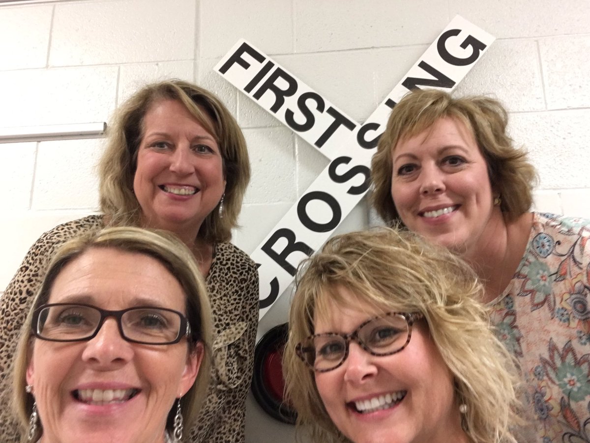 ShelleyJoAnPaul's tweet photo. Anderson First Grade Golden Girls #AERedbirds https://t.co/XPZwZwoJWk