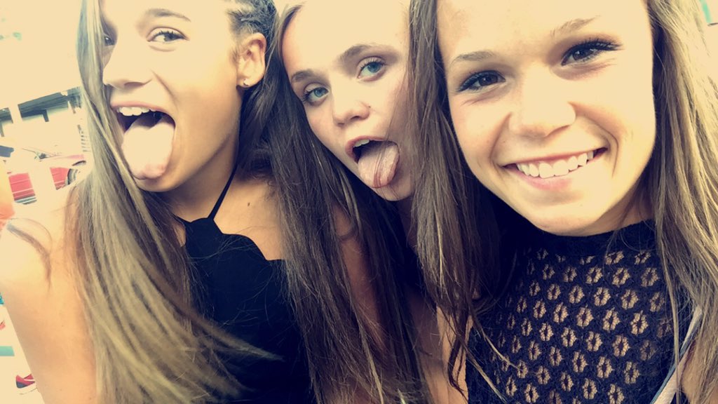 floyd_mackenzie's tweet photo. HBD Anna💛💛💛 hope you had a great day!! love you lots #rat @annawoodhams https://t.co/eFlW0RYYFK