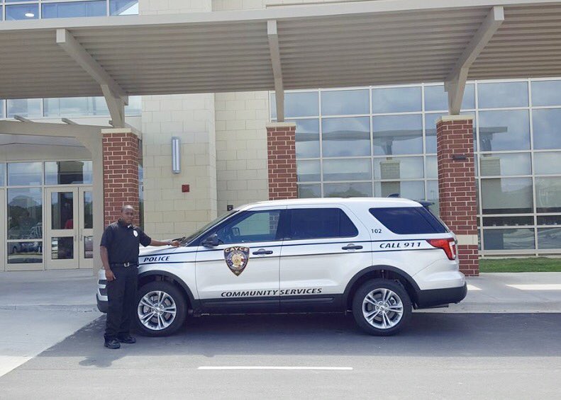 CityofCayce's tweet image. Be sure to say hello to the new School Resource Officer at Cayce Elementary! @Cayce_DPS @LexingtonTwo #TimeforLife #TimeforLearning