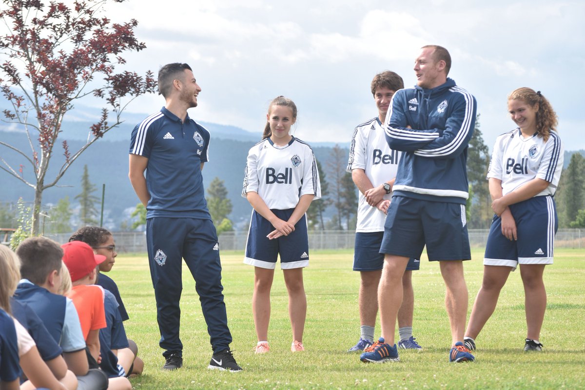 bradleydmcleod's tweet photo. Cool to see @marcobustos10 visit Cranbrook today! #VWFC #playervisit https://t.co/q0I869sQaj