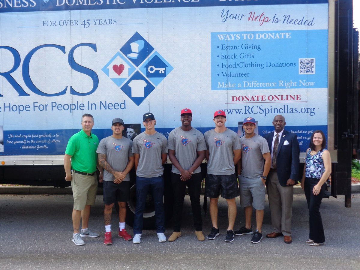 HopeVillages's tweet photo. Thank you, @Threshers for your help at the RCS Food Bank this morning!
Together, we're helping to strike out hunger in Pinellas County!
⚾️💨 https://t.co/8DPQH6P1PD