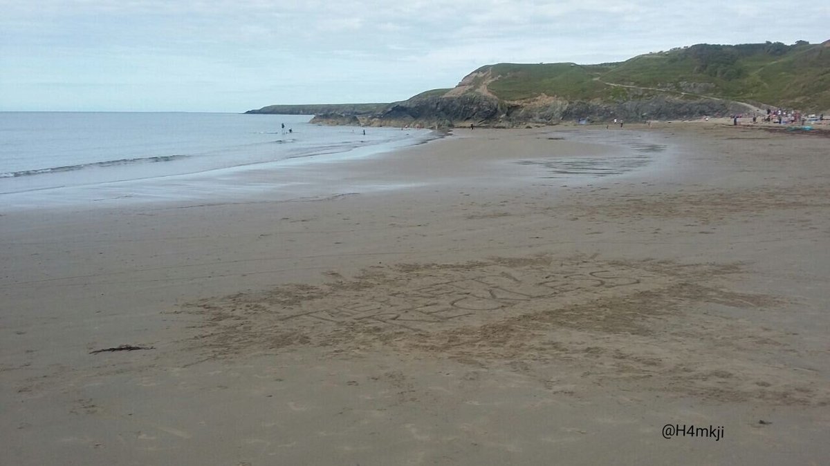 H4mkji's tweet photo. Holidays in Wales🤘 I hope you like my beach art @taylormomsen @TPROfficial I tried my best❤️ See you in Frankfurt 🤘I'm so excited❤️ https://t.co/7zqo5E7itC