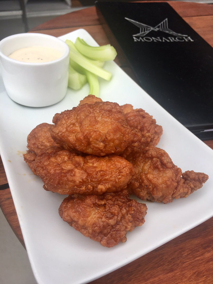 TheBarNYC's tweet photo. When food looks this good, you have to try it! #bonelesswings #monarchnyc #nyfoodie #lunch #manhattan #forkyeah https://t.co/JRS4g8I5ZY
