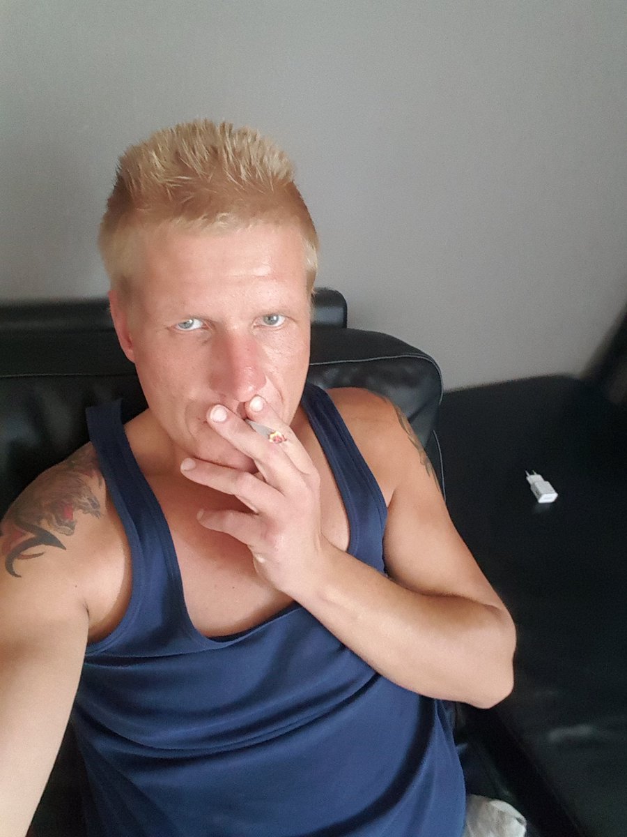 otter_henk's tweet photo. #peuki tijd 😇😇goed voor men longen #jeah https://t.co/wg3MF5wfdd