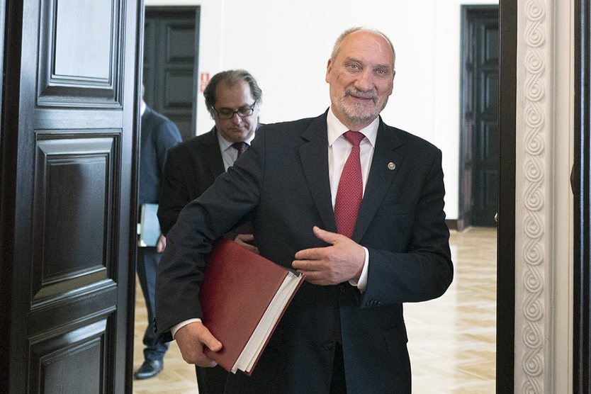 ■■ Operacja „Macierewicz” ■■ wzzw.wordpress.com/2017/08/14/%e2…