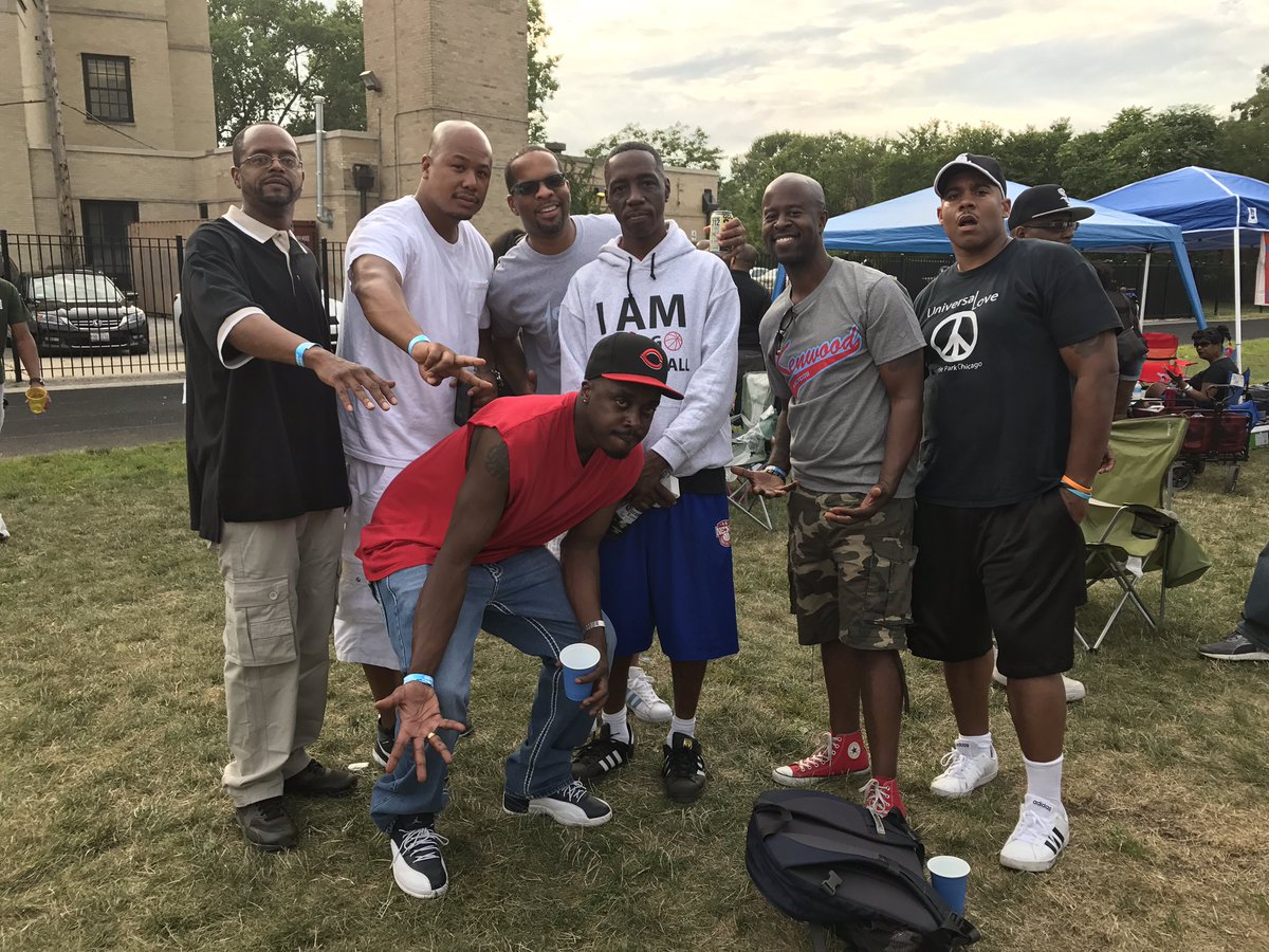 EdubEsq's tweet photo. Bronco Behavior. Some of us have been friends over 30 years! #Kenwood #Broncos #ForeverFriends #HydePark #Shoesmith #OtisWilson #BearDown https://t.co/dm4Lh56zpN