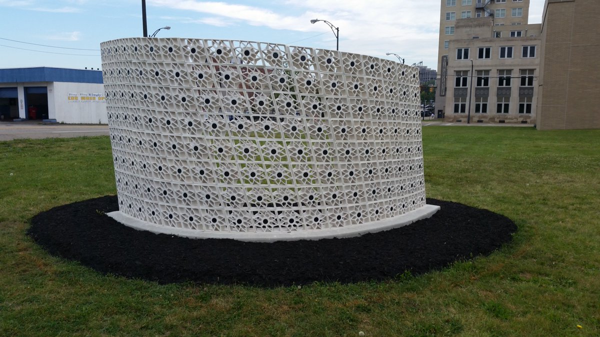 inplaceyo's tweet photo. Mulching completed at the Solar Screen @inplaceyo @NEAarts Public Art Project @CityofYOU @vindicator @yttinc @ybiTweets https://t.co/mmMsI2YeTe