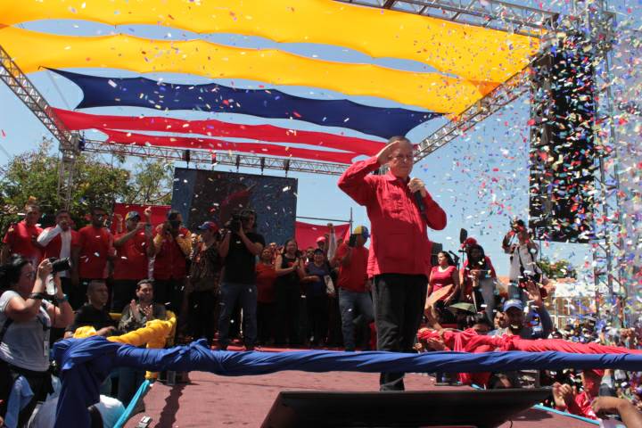 Gracias al Presidente @NicolasMaduro que nos ha dado su confianza, siguiendo el mandato que nos dejó el Comandante Chávez en el Zulia.