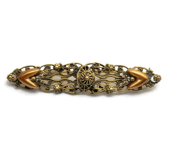 heidi_galati's tweet photo. https://t.co/63yuxDGLyy #barbrooch #barpin #collarpin #brassbrooch #brasspin #filigreebrooch #filigreepin #1930sbrooch #1930spin #shopnow https://t.co/l1Jfy5vx8z