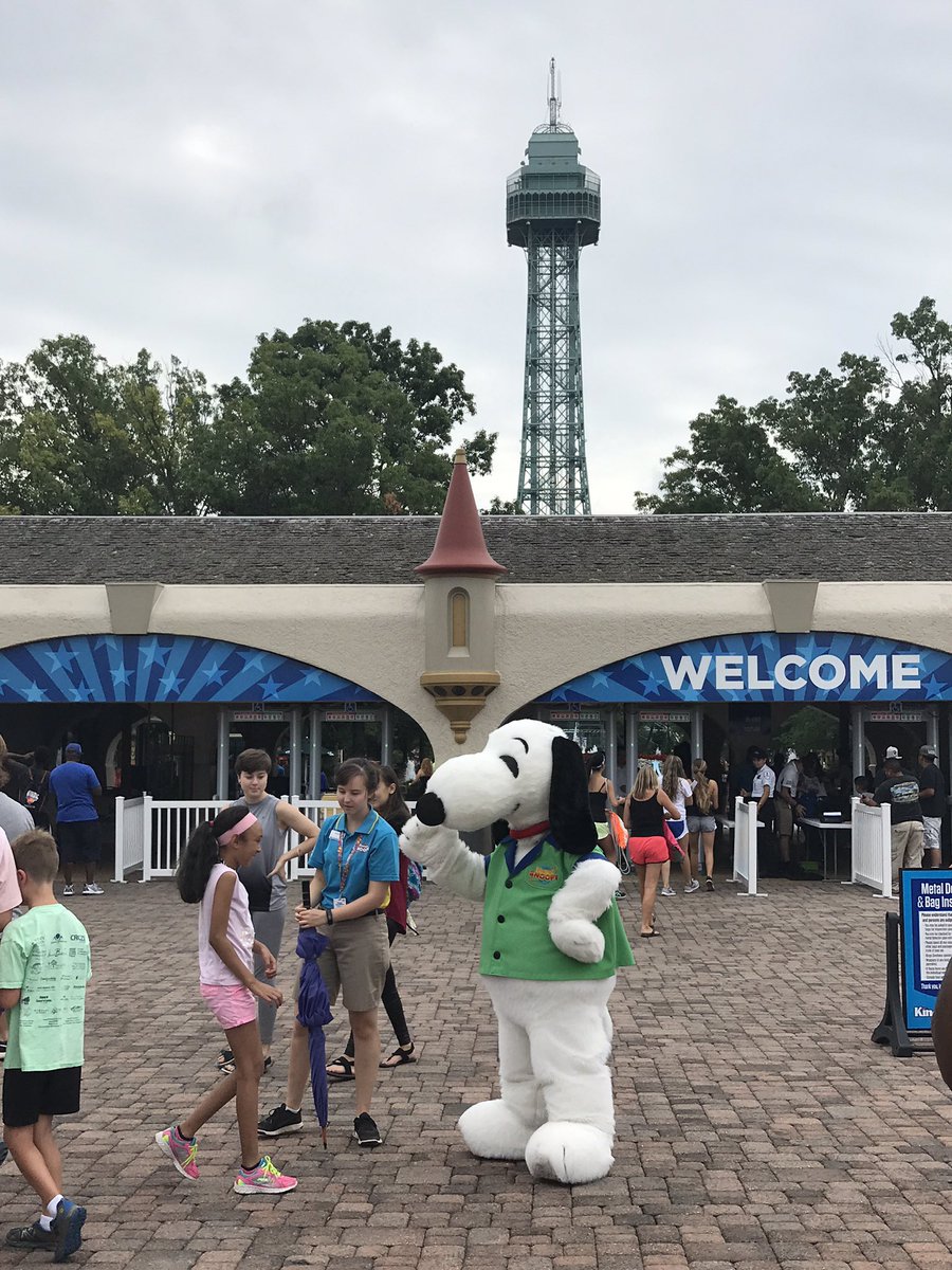 All4NoVA's tweet photo. We are @KingsDominionVA today. Caught @Snoopy making rounds and doing his thing 😍 #PlatinumPasses #100ReasonsKD #KD2017 #FamilyTime https://t.co/6HbgIqc70b