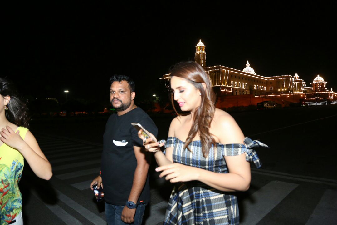 SubodhsinghR's tweet photo. @humasqureshi  &amp; @GurinderC is celebrating @IndependenceDay with us Rashtrapati bhawan Delhi for the movie Partition. Historic isn't it. https://t.co/AMqxqZxqQi