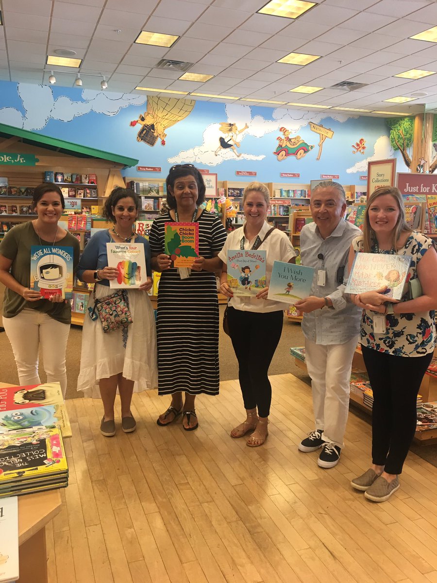 JVK1989's tweet photo. Community Outreach at Barnes and Noble...BEAT THAT @briargrovees! We got freebies! #IamBriargrove https://t.co/34yOV7l89W