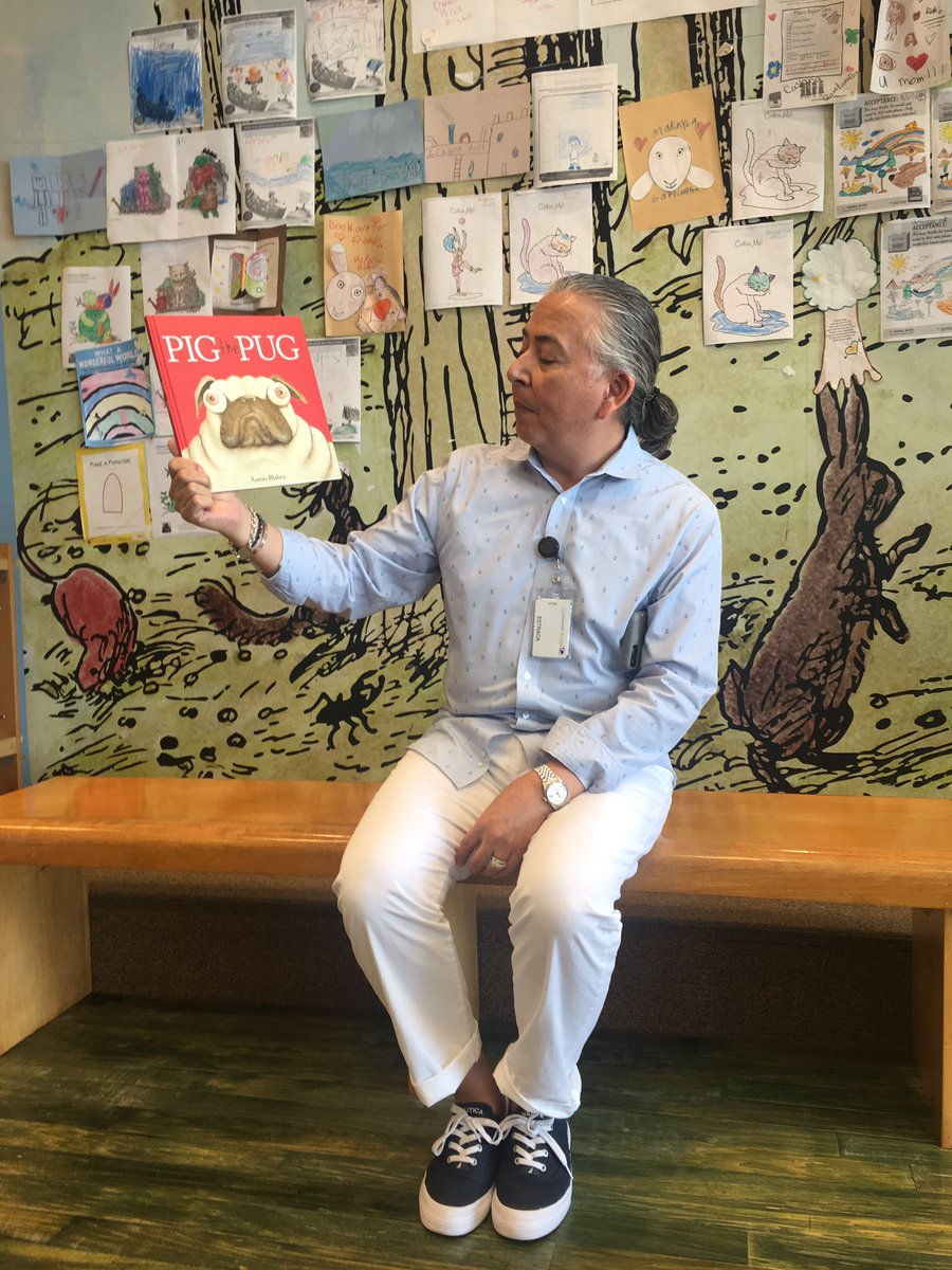 JVK1989's tweet photo. Community Outreach at Barnes and Noble...BEAT THAT @briargrovees! We got freebies! #IamBriargrove https://t.co/34yOV7l89W