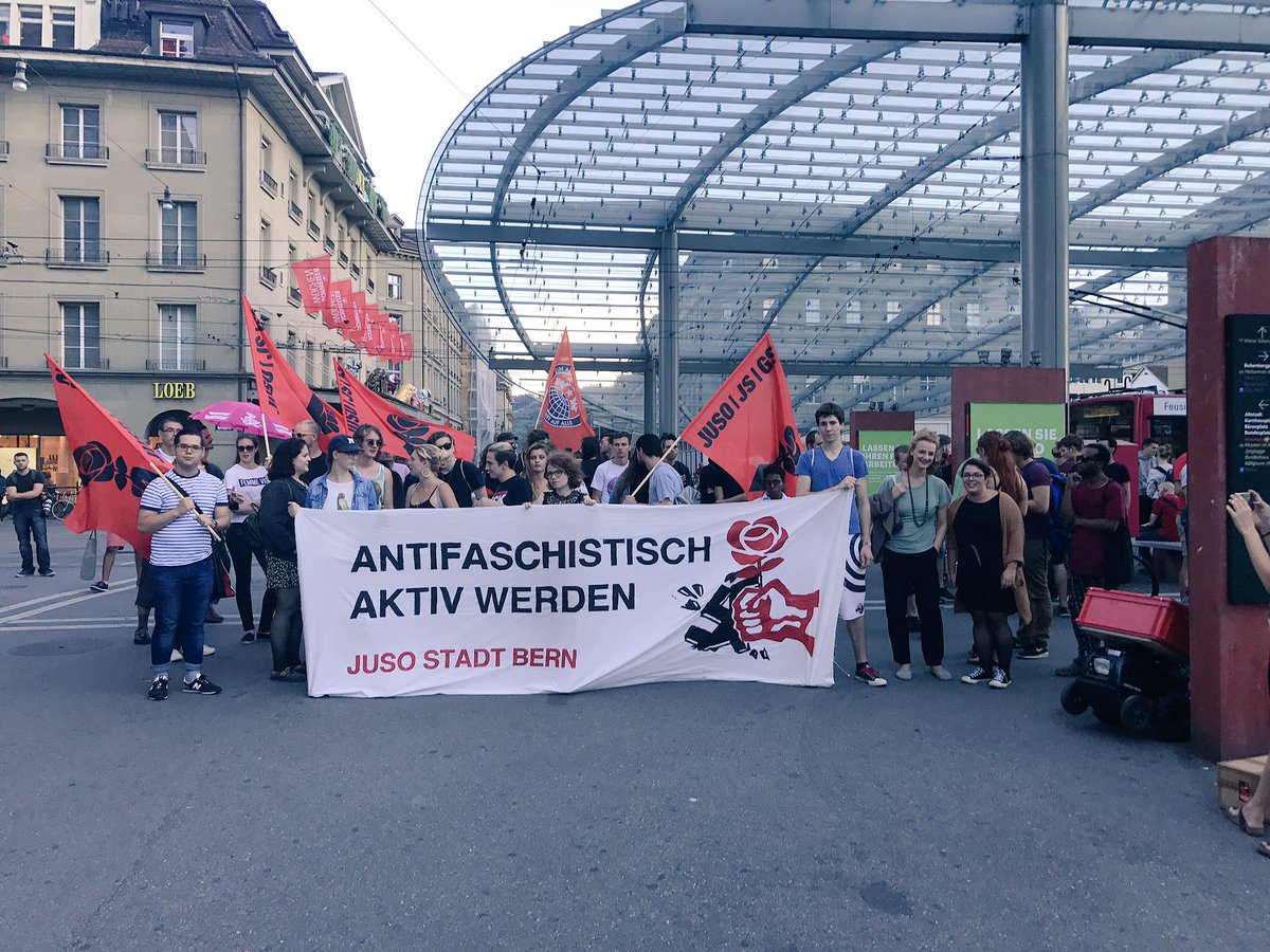 JusoSchweiz's tweet photo. Wir gedenken der Aktivistin #HeatherHayer und setzen ein Zeichen gegen Rassismus. https://t.co/QPEzo5rW2c