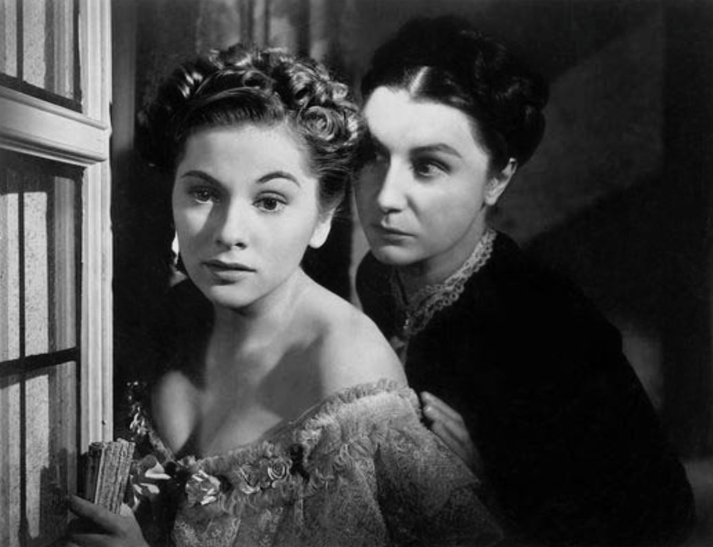lolathin's tweet photo. Descubre el #diseño de vestuario de #Rebeca (1940): https://t.co/Vmo4xJeIkl
#cine #Hitchcock https://t.co/NQMgwwINvi