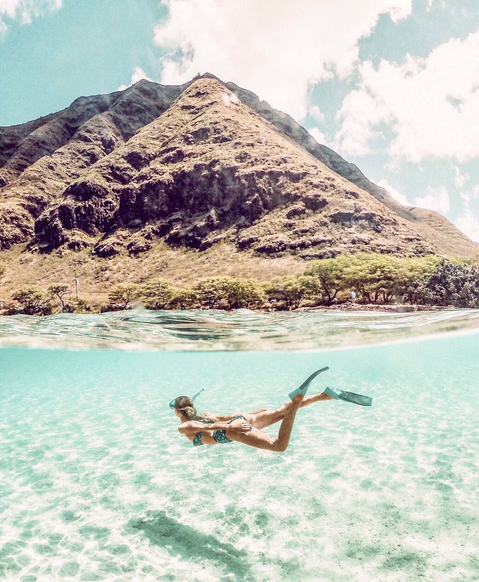 My happiest day on Oahu, looking for dolphins at the wild &amp; beautiful West Coast. 🐬
#Hawaii #Oahu