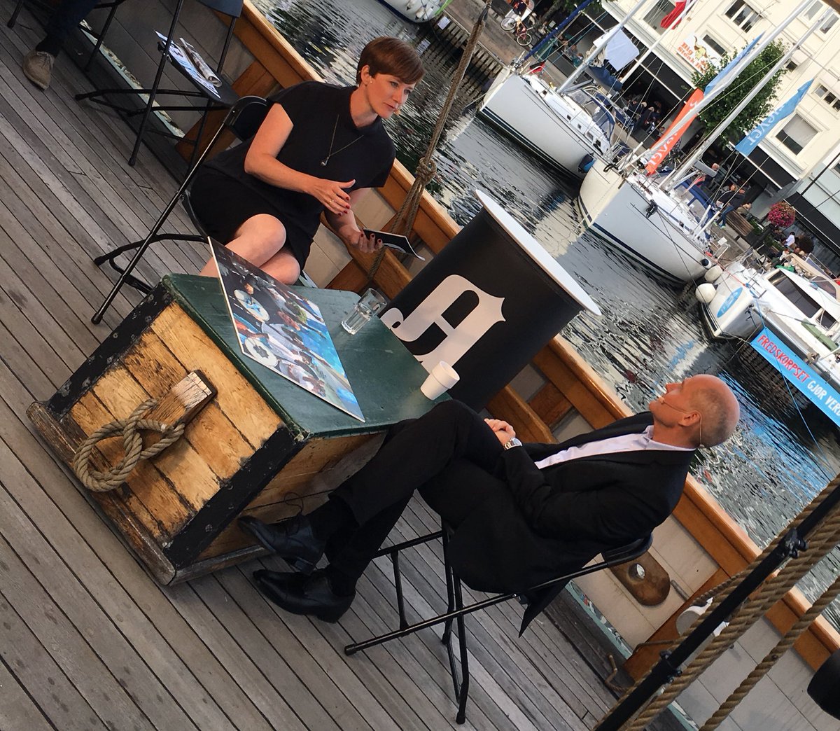Topplederintervju med @Sigve_telenor og <a href="/vesleost/">Veslemøy Hedvig Østrem</a>. Sendes direkte på Facebook 👉🏻👉🏻facebook.com/aftenposten/vi… #arendalsuka