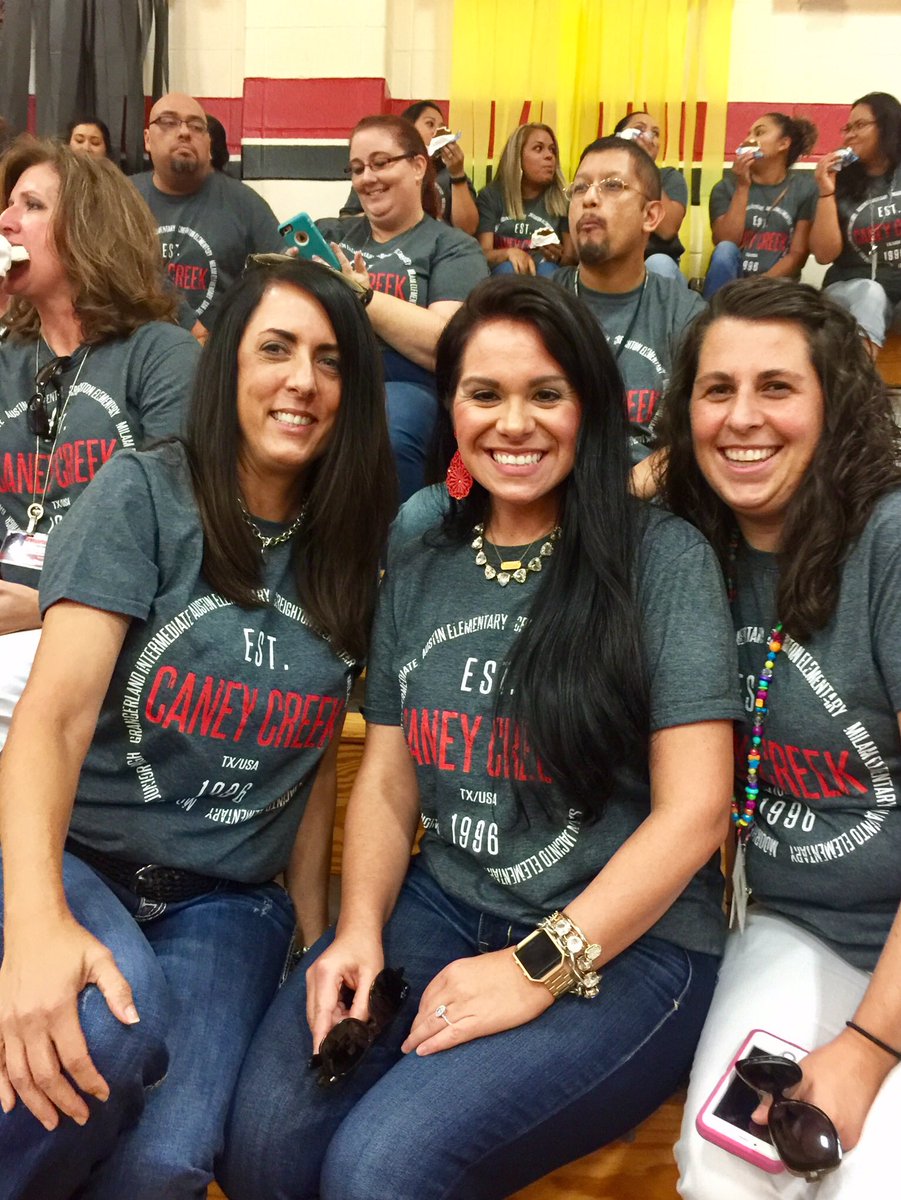 AraeliaB's tweet photo. Honored to serve Grangerland teachers and staff! #conroelearns #GISlearns https://t.co/hwXgjBBEqN