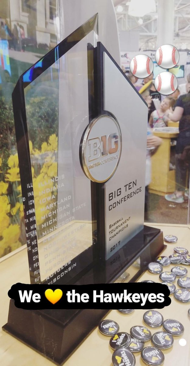 uiowa's tweet photo. Reasons to visit the UI booth at the #HawkeyeStateFair:
ποΈ posters & tattoosπ
π· with Herkyπβ«π
π #HawkeyePrideππ
πVaried Industries Building https://t.co/x0hgN2Ze3t