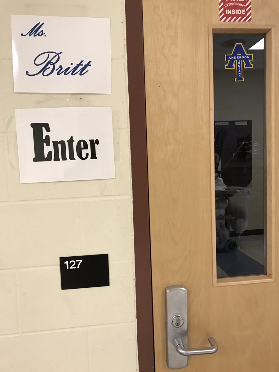 AuthorSamBritt's tweet image. Back at it! #teacherlife #GoodbyeSummer #highschoolscience