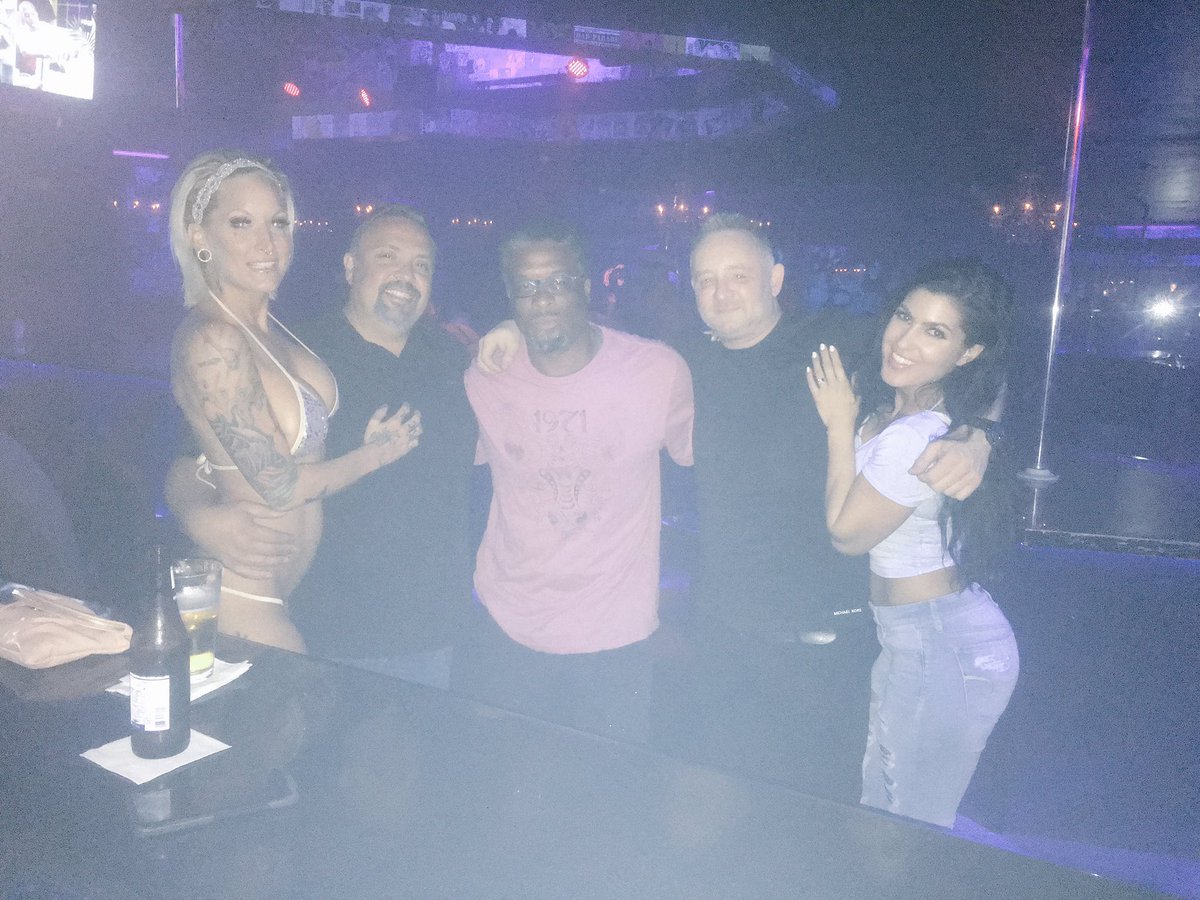 EdwardHERE's tweet image. At the club