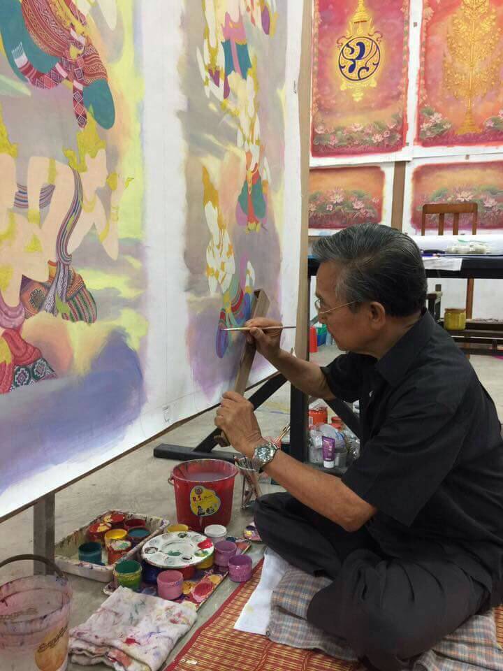 Pimnara_pk's tweet photo. คุณชวน ตกแต่งฉากบังที่ปะรำพิธี จัดเตรียมสำหรับพระราชพิธีถวายพระเพลิงพระบรมศพ ร่วมสเก็ตช์โครงร่าง-นำลายผ้าจากภ���คต่างๆมาใส่ในชุดเทวดา #PK https://t.co/LoFg9zRICT