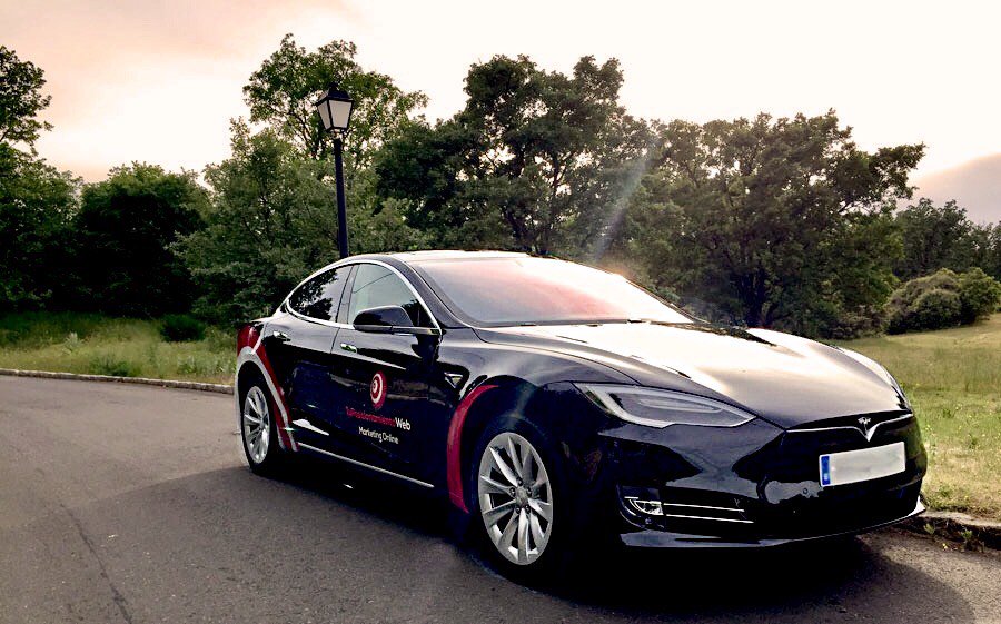 "Nuestra apuesta por el vehículo eléctrico alimentado con energía de origen 100% renovable" por <a href="/DisenoWeb_TPW/">TuPosicionamientoWeb</a> hubs.ly/H08bfQG0