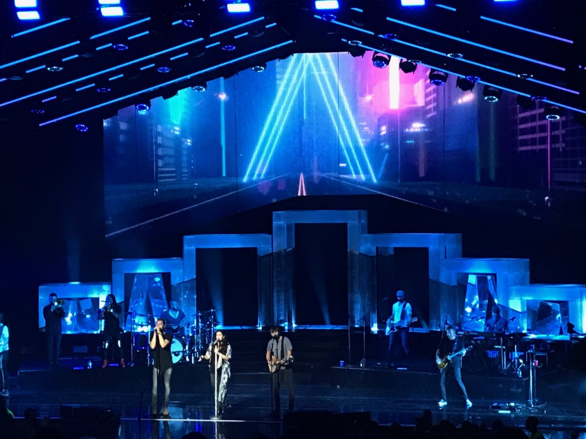 MerriweatherPP's tweet photo. You look good @ladyantebellum! Thanks for a fantastic show last night #LadyAMPP https://t.co/nYZC4rXOjg