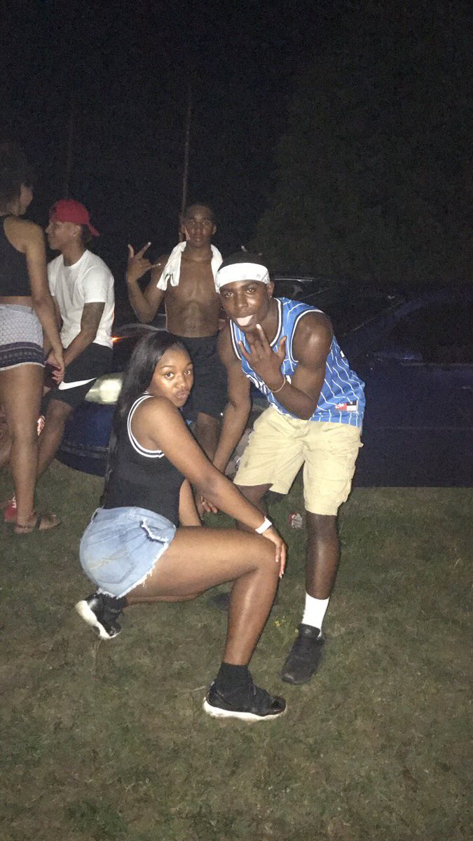 HambrickTe's tweet photo. Me and My bestfranndddd👅🔥 #project1kvol3 @ballerlife100 https://t.co/dy7YWimy4Z