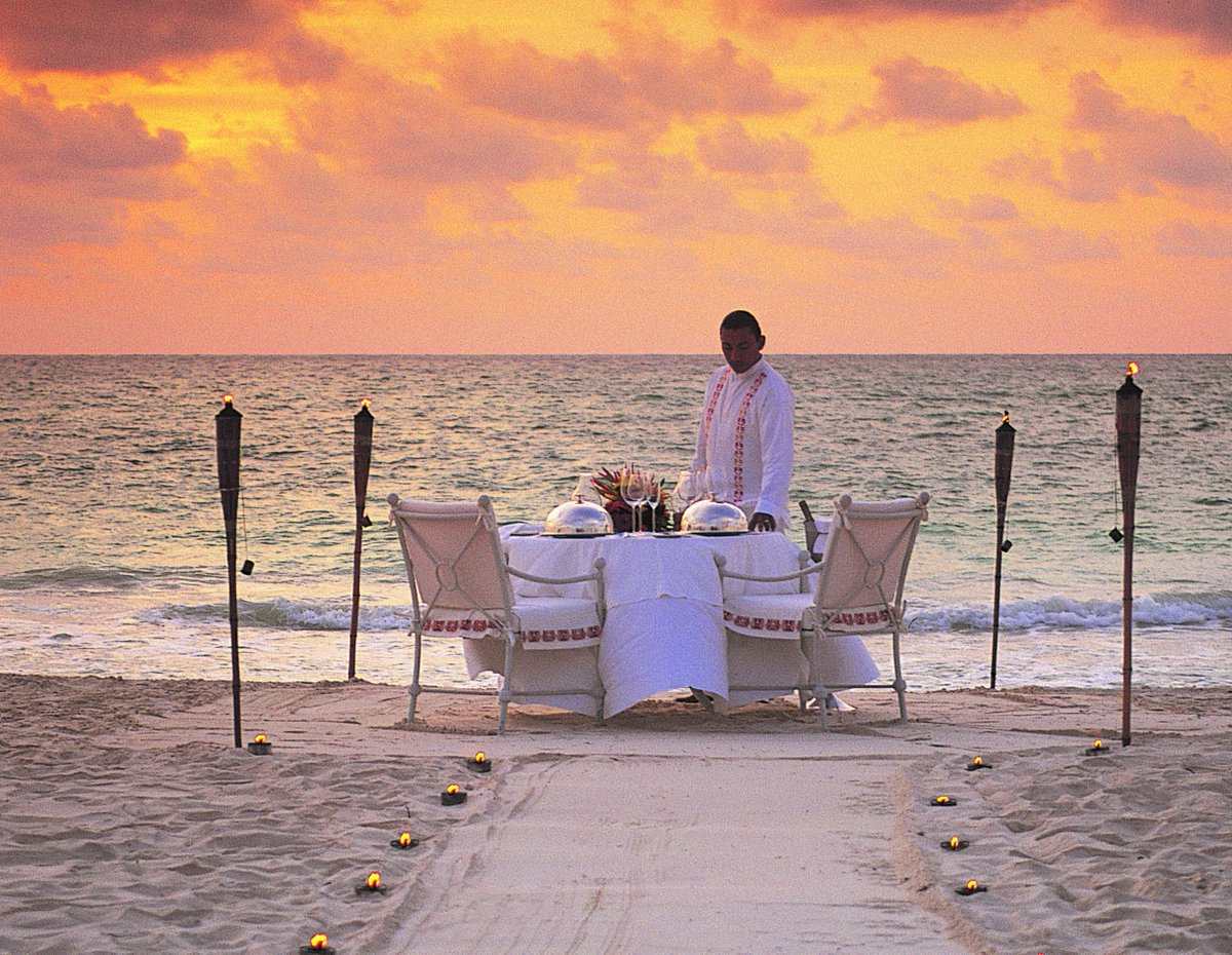 Blue_Parallel's tweet image. In the spectacular Belmond Maroma we enjoy a #gourmet sunset dinner on Playa del Carmen - #BlueParallel - ow.ly/UEvJ30ehXXi