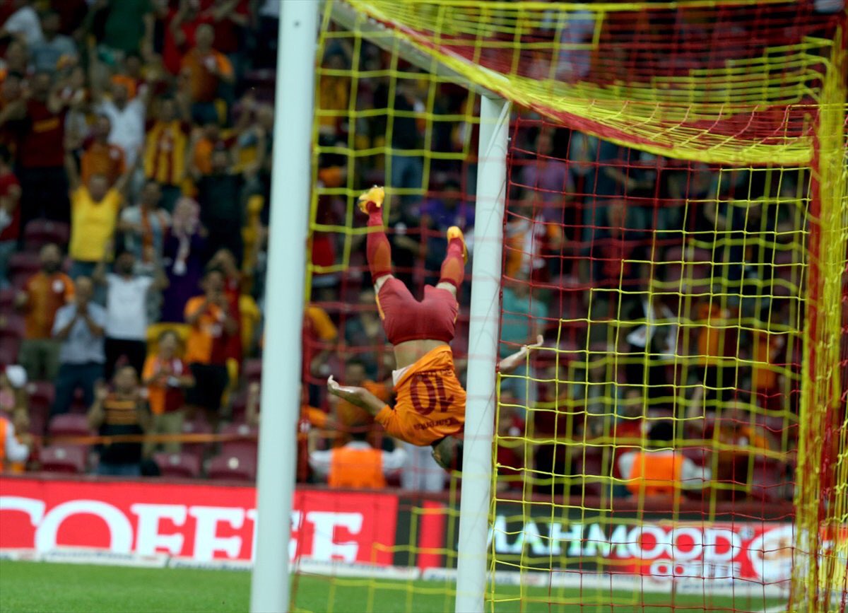 Hayat kısa, Belhanda uçuyor. #SaldırGALATASARAY