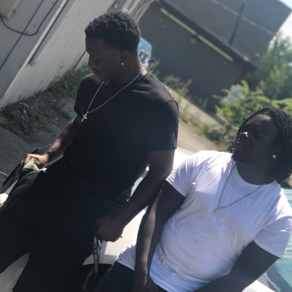 dnell_'s tweet photo. #NewProfilePic https://t.co/jPETdkYmtz