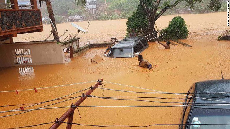 cnni's tweet image. Hundreds feared dead after massive mudslides near the capital of West African nation of Sierra Leone, officials say cnn.it/2fFQtQ7