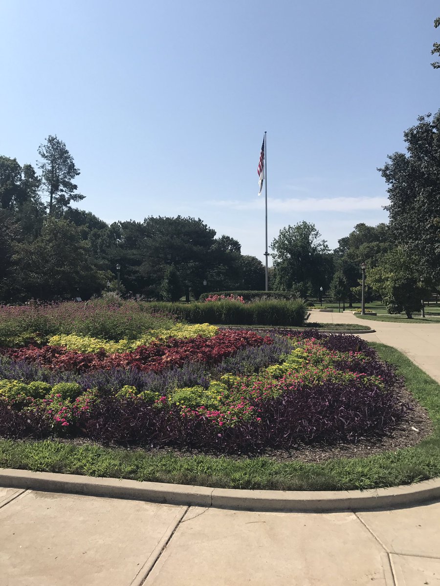 ILSTUGEO102's tweet photo. Only a few more days until the quad is busy again!! #moveinweek #welcomeback @IllinoisStateU https://t.co/xEyu3rlsE4