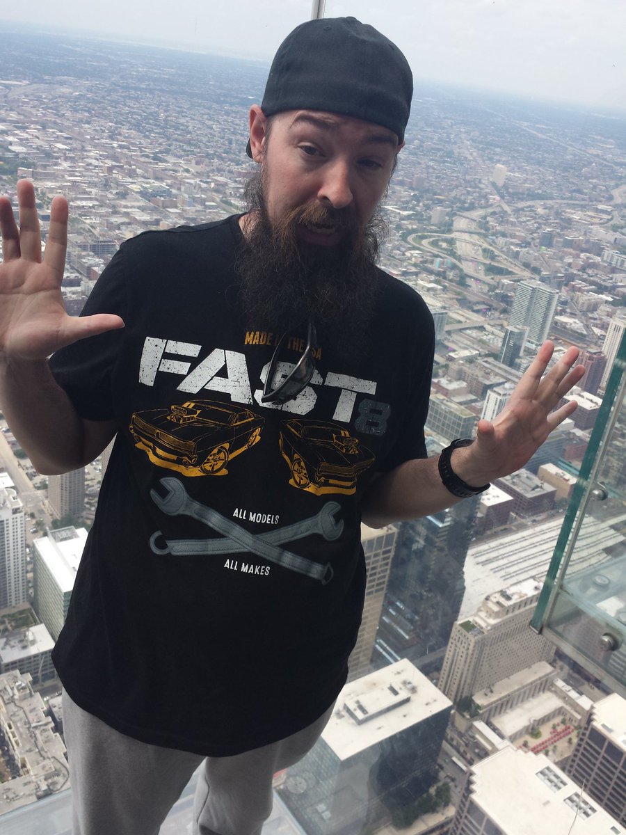 Kitty_Haz_Claws's tweet photo. Top of the Sears/Willis Tower! #KittyCon2017 (1 of 2) https://t.co/1xgc2gLDrB