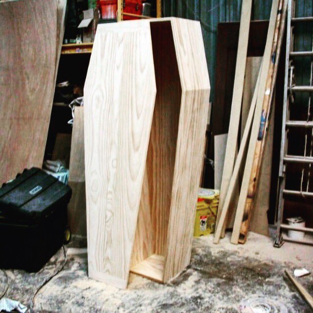 DieLocal's tweet image. Hand made pine box coffin - $760.00  #burial #funeral #goth #gothic #casket #coffin #pinebox #greenburial #woodwork #carpenter #death