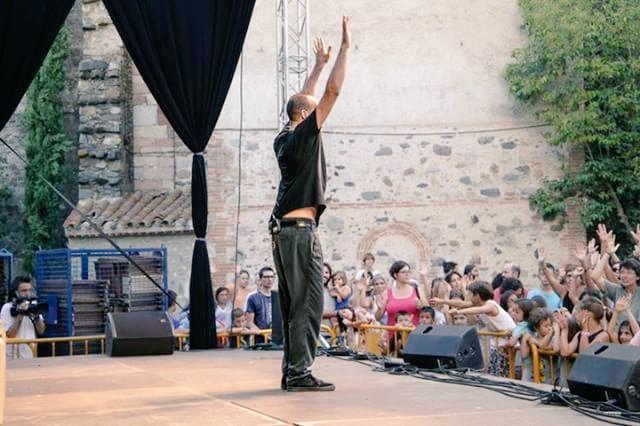 santimariona's tweet photo. Ahir taller de #percussiócorporal i actuació a la Festa Major Cardadeu. Un luxe tocar amb aquest públic! #santimariona #FMCardedeu @elgaritu https://t.co/H85r4QEpXR