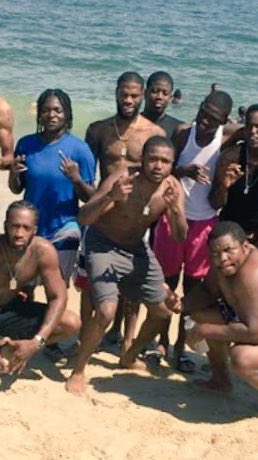 SnugsYungHoover's tweet image. These streets so dirty they took my brova