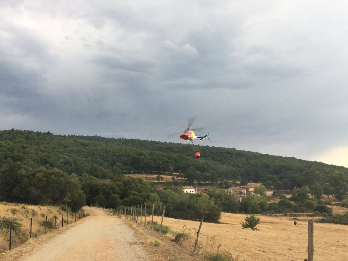 Incendió en #huertadeabajo, destreza del piloto. Gracias a todos los servicios de extinción implicados.