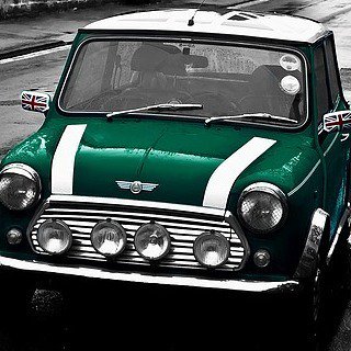 meandmycaruk's tweet photo. Just have to love a Mini Cooper!
.
.
#classicmini #minicooper #greenmini #classiccar #classiccars https://t.co/oIB1x0QT8G