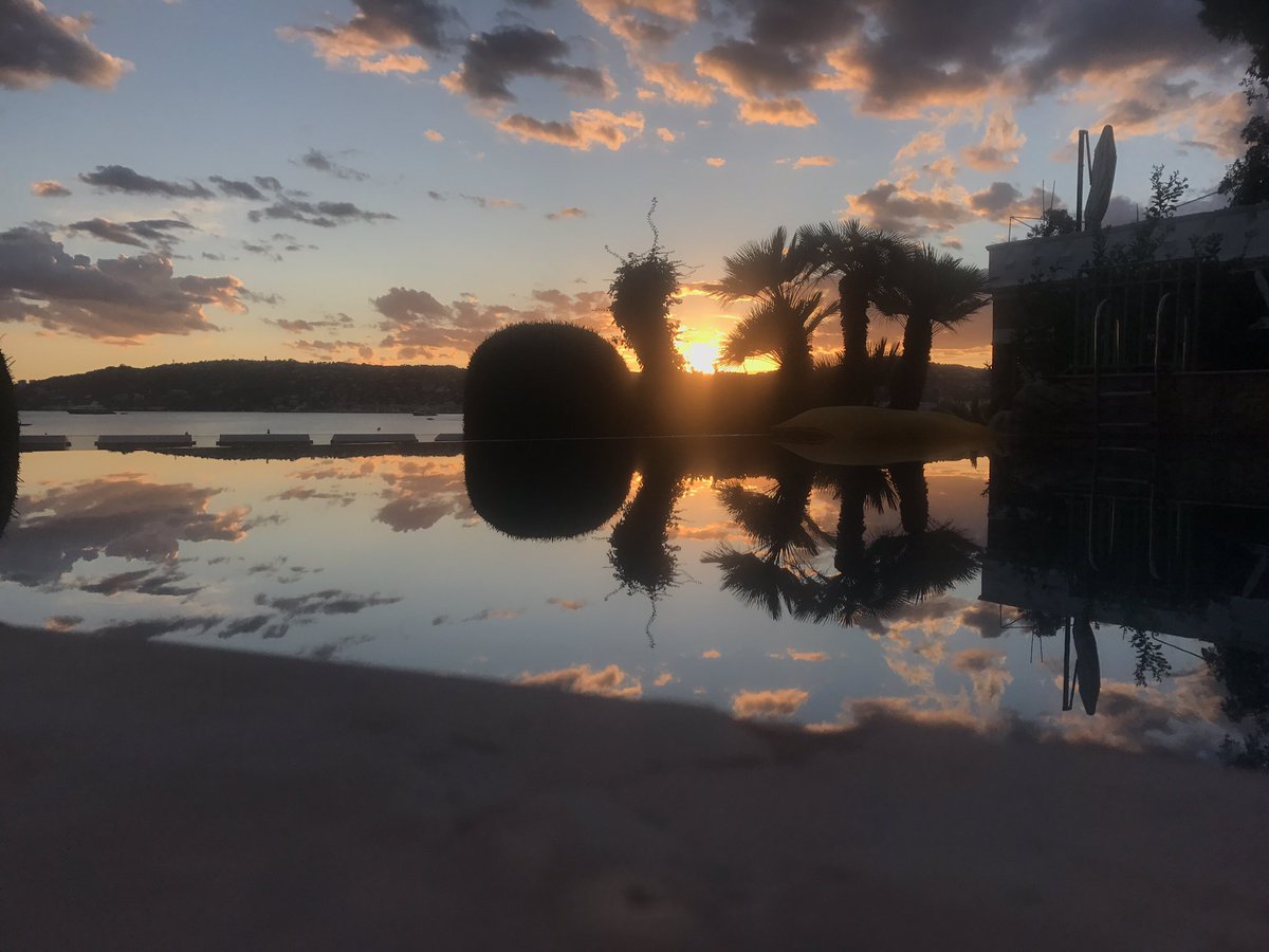 Last night before heading back out to Japan #antibes #juanlespins #sunset #beautiful