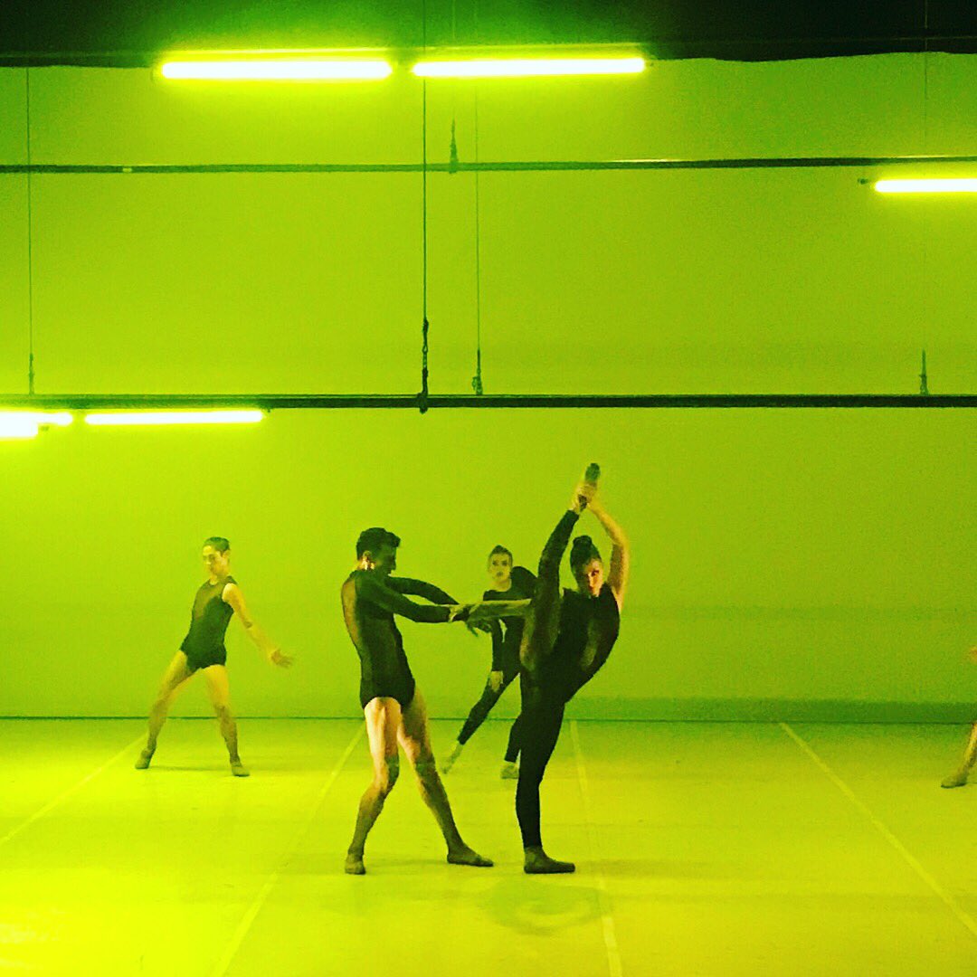 ConvexusC's tweet photo. Algunas imágenes de nuestra presentación en el Teatro de la Danza del @danzaINBA  de la coreografía CONTRAPUNTO de @frankro0108 #FelizLunes https://t.co/L2KY2plmPv