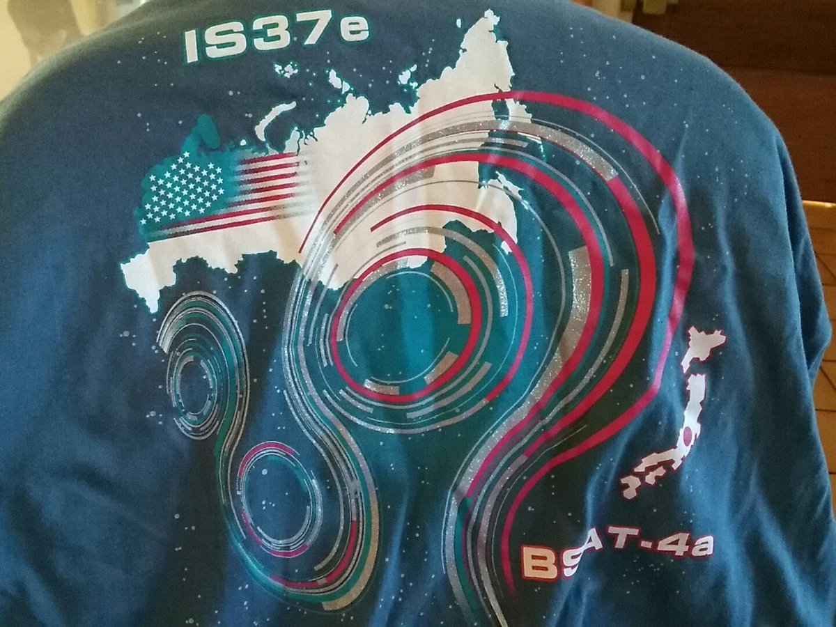 hobbieeeee's tweet photo. @khomille Le satellite is37b est américain, géostationnaire au dessus de l'Atlantique mais sur le tshirt, le pays représenté est la Russie.. pourquoi? https://t.co/4BT5XFC0gf