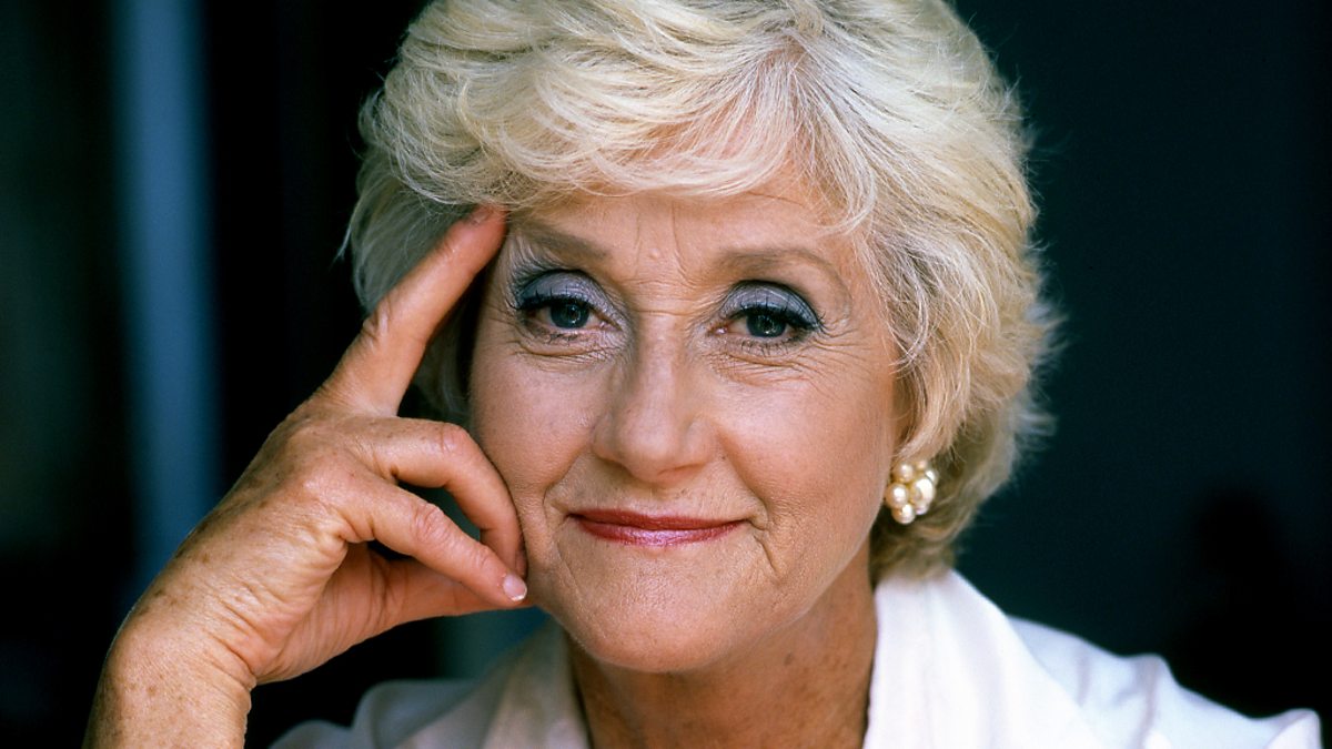 Happy birthday to the fabulous Liz Fraser, who turns 87 today. 