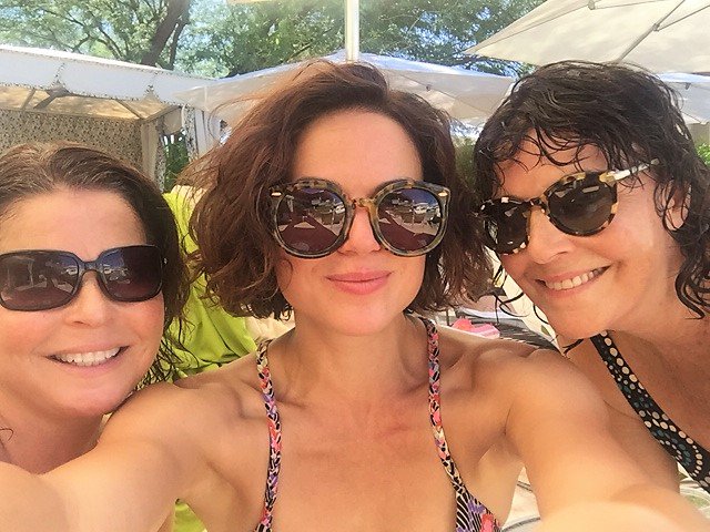 LanaParrilla's tweet photo. Nothing better than celebrating my mother's bday w/ big sis in sunny AZ! What a great weekend! #family #summertime #weekendvibes https://t.co/itKdRrpMSk