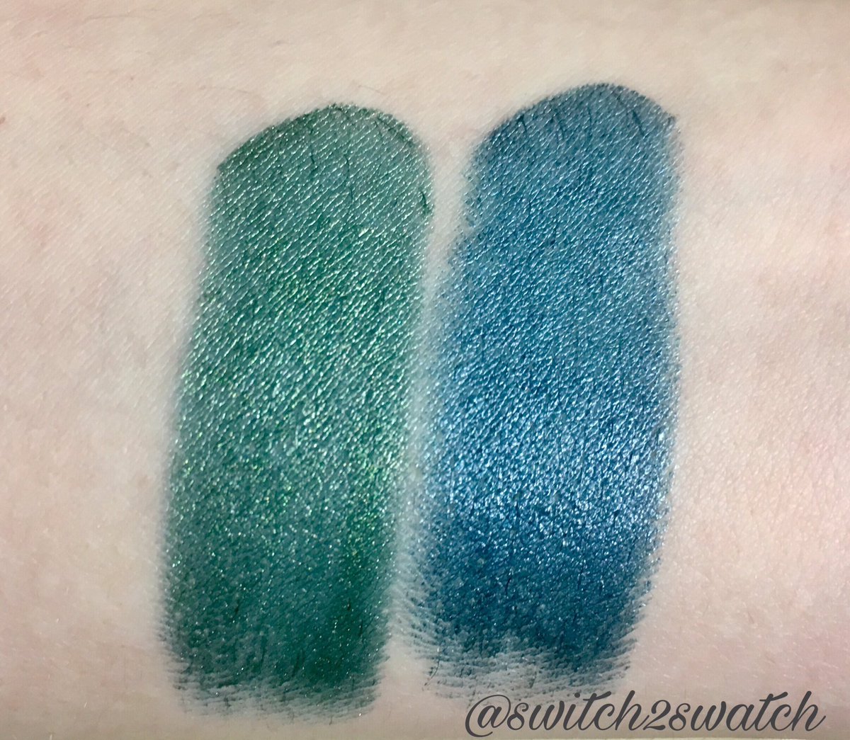 AlexisAdella's tweet photo. Swatches of @essencemakeup Metal Shock #lipstick in Venom and Stargazer 💋#essencecosmetics #swatches #makeup #mermaidchic https://t.co/04bQwJTIcB