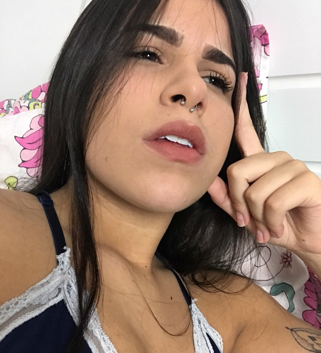 priscilaevellyn's tweet photo. qnd aquela pessoa te zoava e hj ela pede pra ficar com vc https://t.co/YYYuK9y9uz